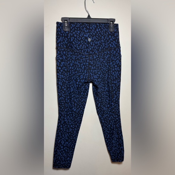 Athleta Pants - Athleta Salutation Stash Pocket II Printed 7/8 Leggings Blue Leopard XS
